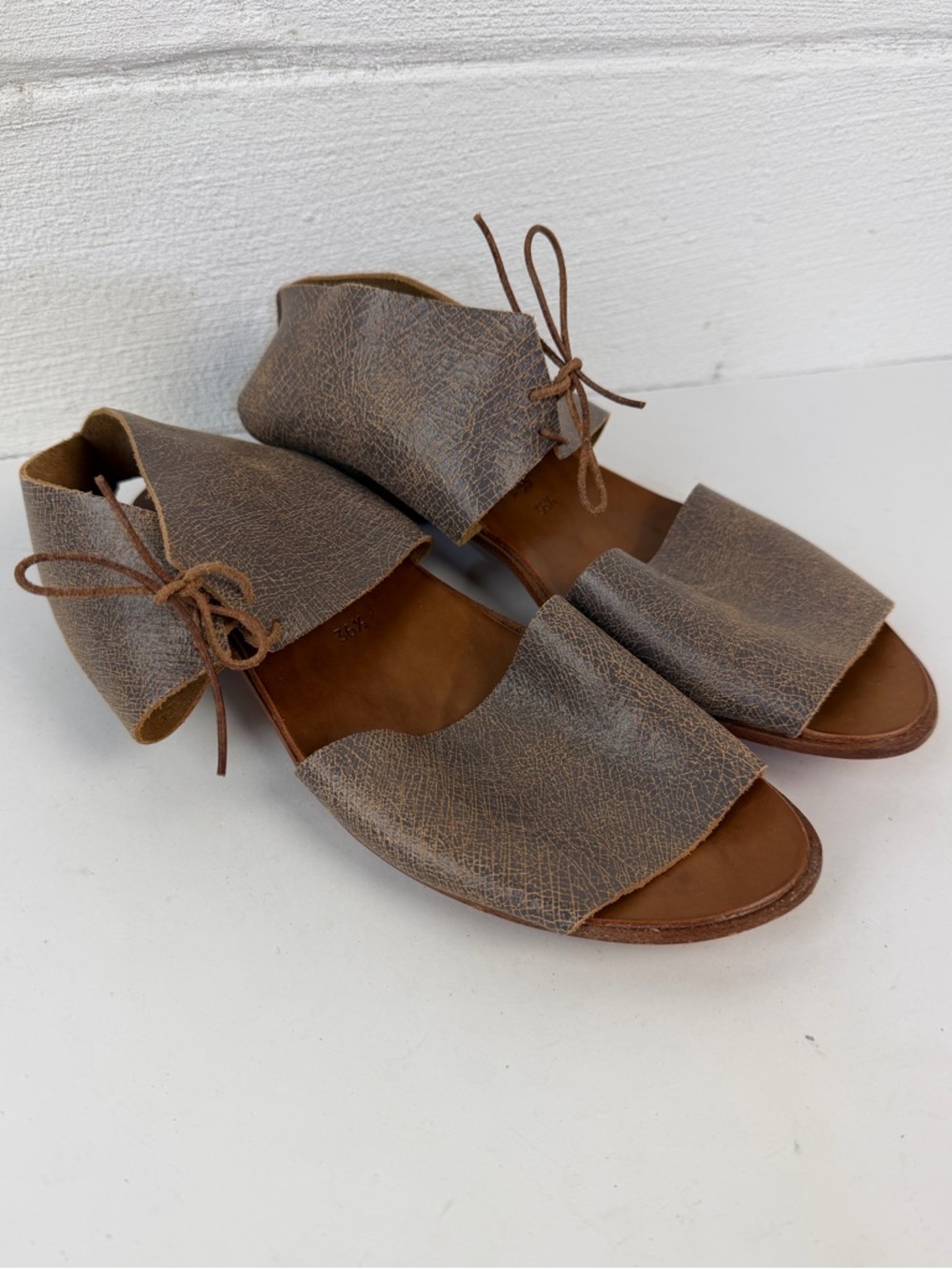 Cliff Dweller Brown Leather Sandals, 36.5